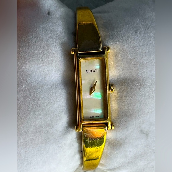 GUCCI 1500 MOTHER OF PEARL BANGLE WATCH - Picture 1 of 17